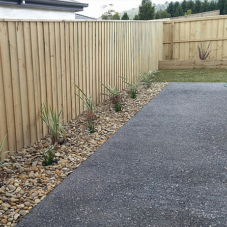 'Smooth-side' Paling Fence with Capping